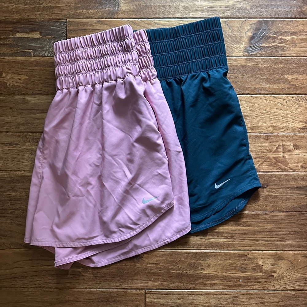 NIKE Women's Dri-FIT Ultra High-Waisted 3" Brief-Lined Shorts
